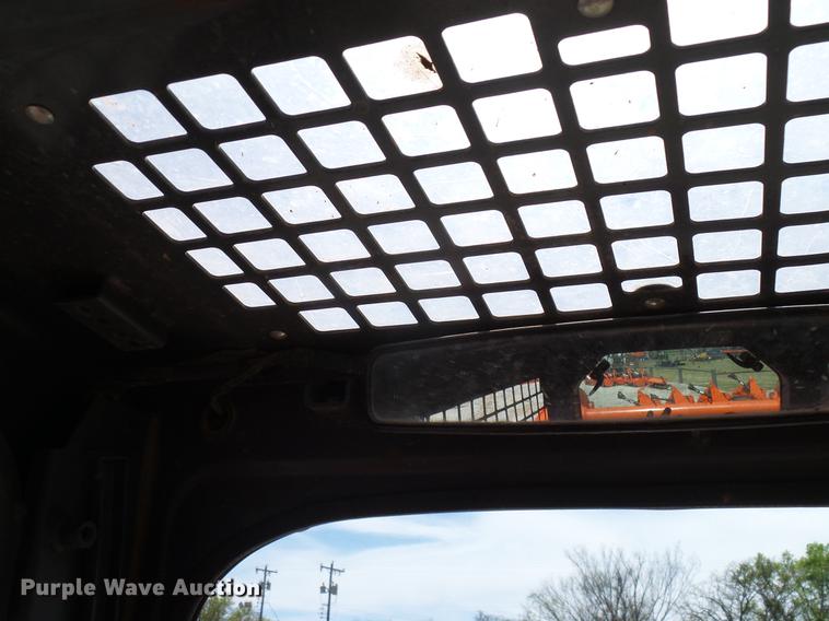 image for item DD1269 2016 Kubota SSV65 skid steer