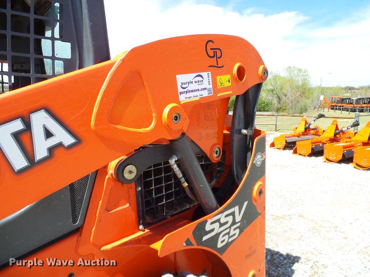 image for item DD1269 2016 Kubota SSV65 skid steer