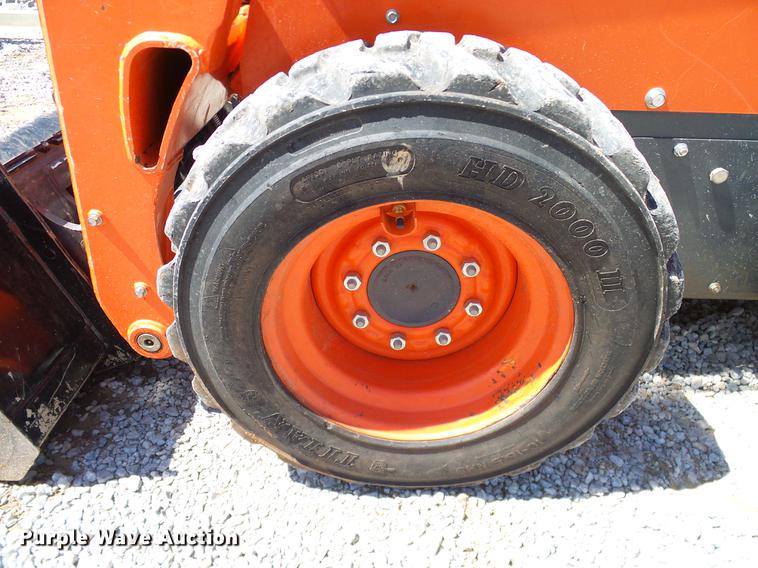 image for item DD1269 2016 Kubota SSV65 skid steer