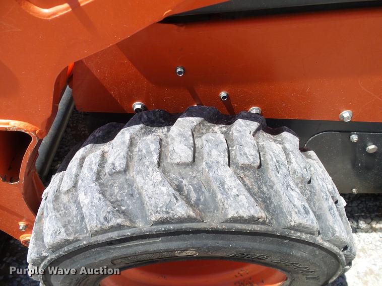 image for item DD1269 2016 Kubota SSV65 skid steer