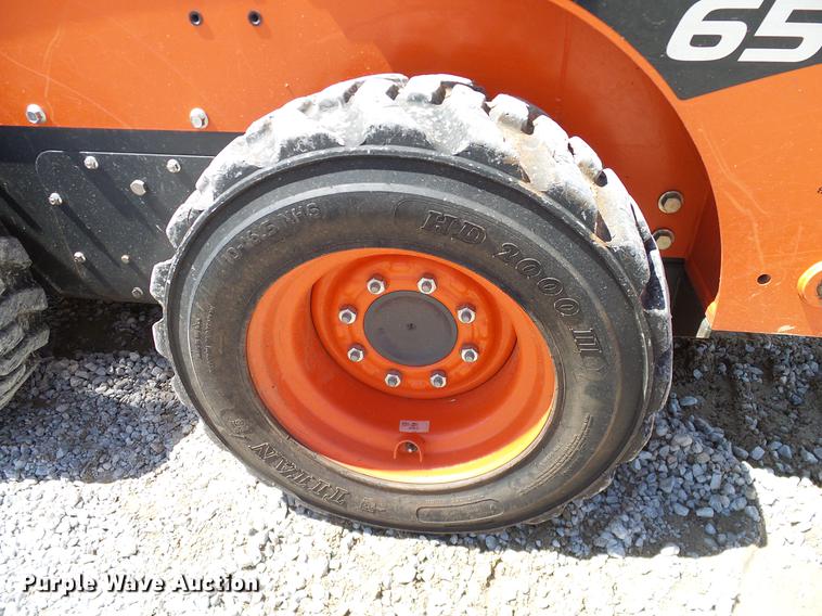 image for item DD1269 2016 Kubota SSV65 skid steer