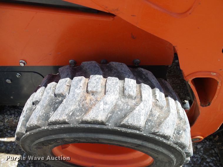 image for item DD1269 2016 Kubota SSV65 skid steer