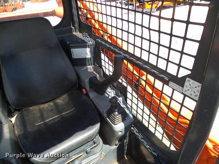image for item DD1273 2015 Kubota SVL75-2 skid steer