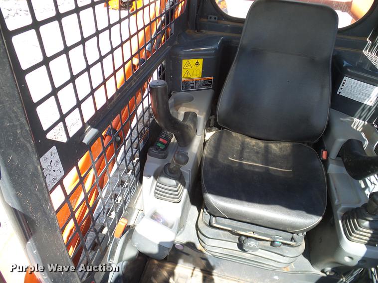 image for item DD1273 2015 Kubota SVL75-2 skid steer