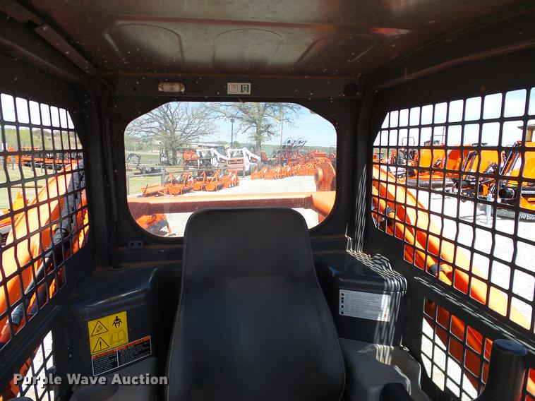 image for item DD1273 2015 Kubota SVL75-2 skid steer