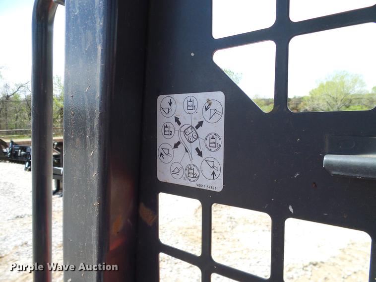 image for item DD1273 2015 Kubota SVL75-2 skid steer