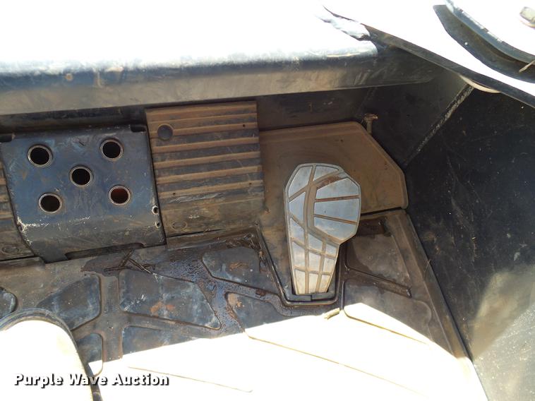 image for item DD1273 2015 Kubota SVL75-2 skid steer