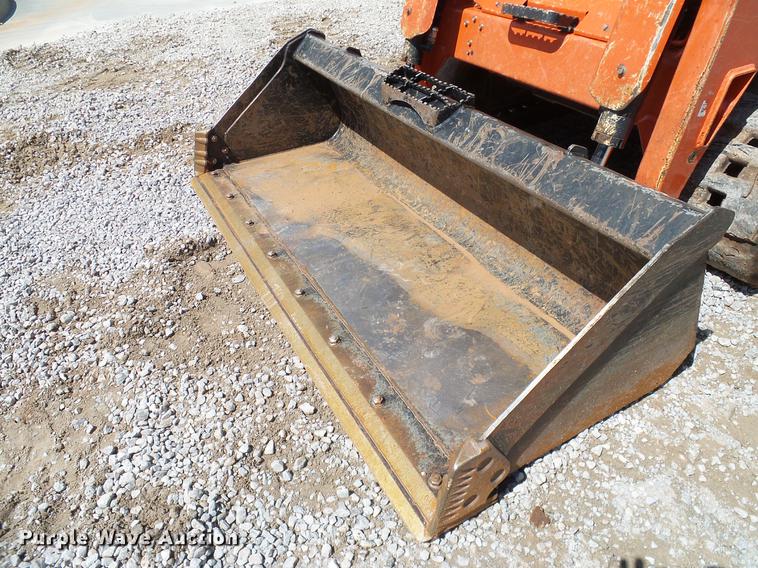 image for item DD1273 2015 Kubota SVL75-2 skid steer