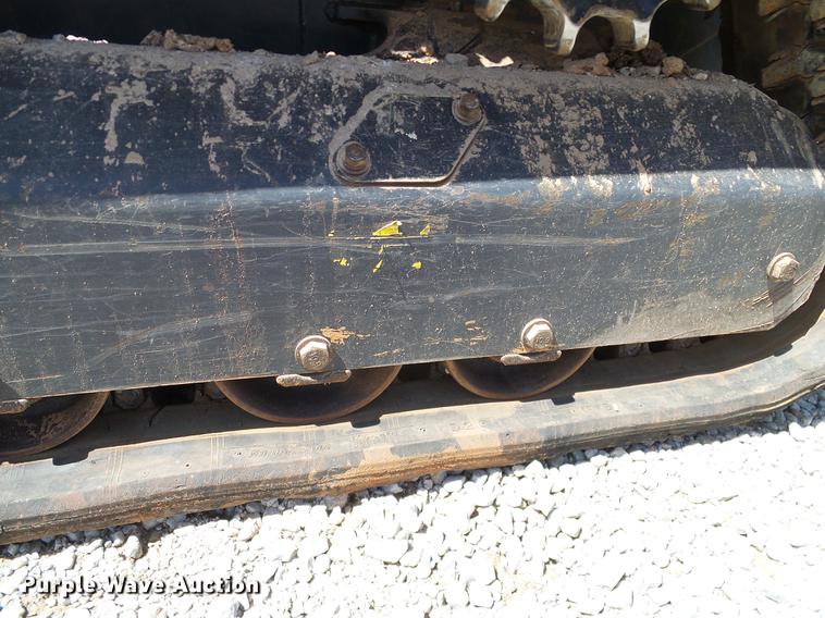 image for item DD1273 2015 Kubota SVL75-2 skid steer