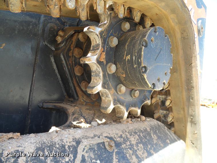 image for item DD1273 2015 Kubota SVL75-2 skid steer