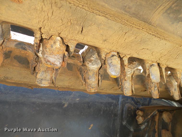 image for item DD1273 2015 Kubota SVL75-2 skid steer