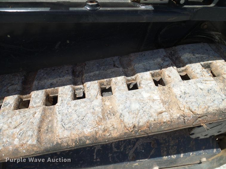 image for item DD1273 2015 Kubota SVL75-2 skid steer