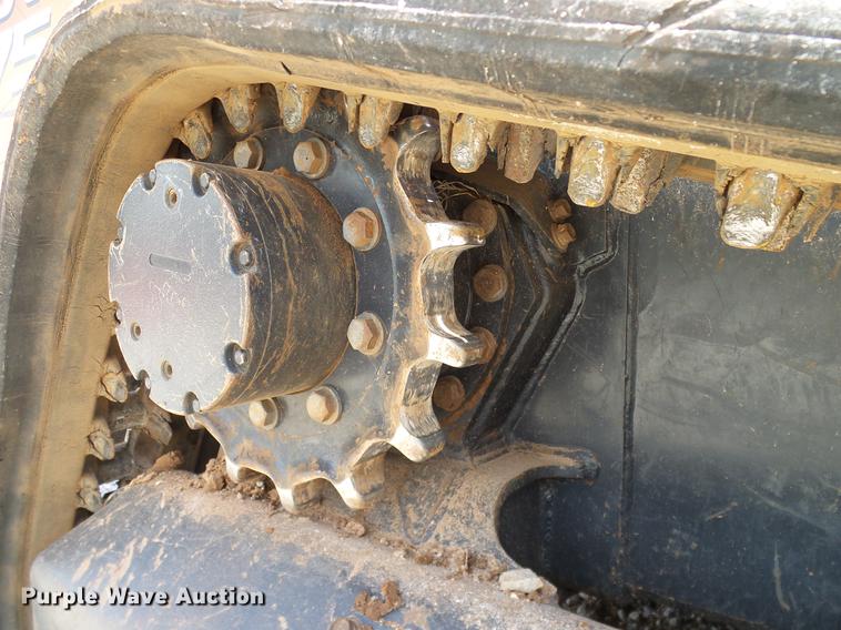 image for item DD1273 2015 Kubota SVL75-2 skid steer