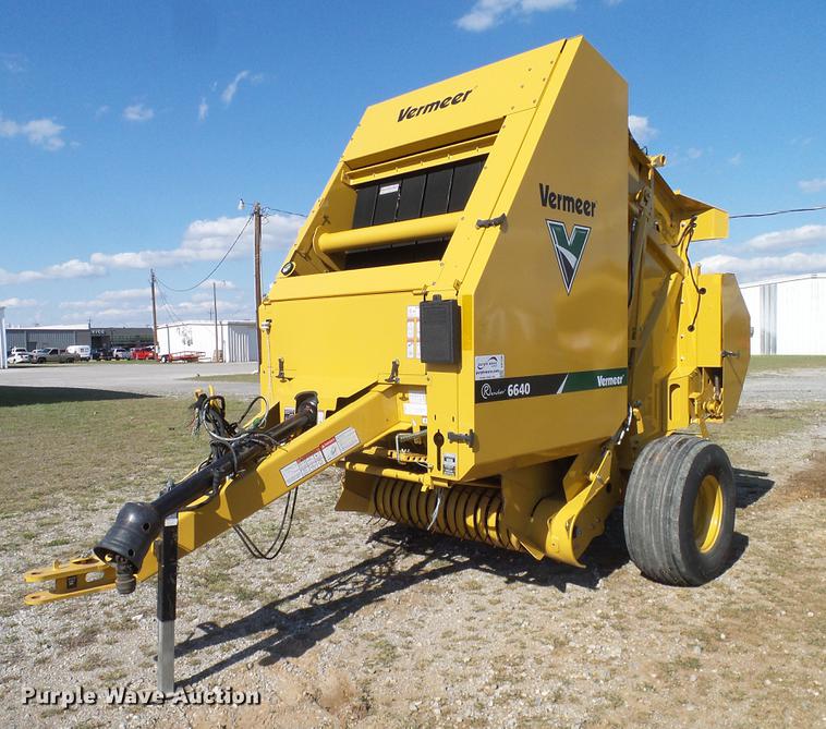 image for item DD1280 2015 Vermeer 6640 Rancher round baler