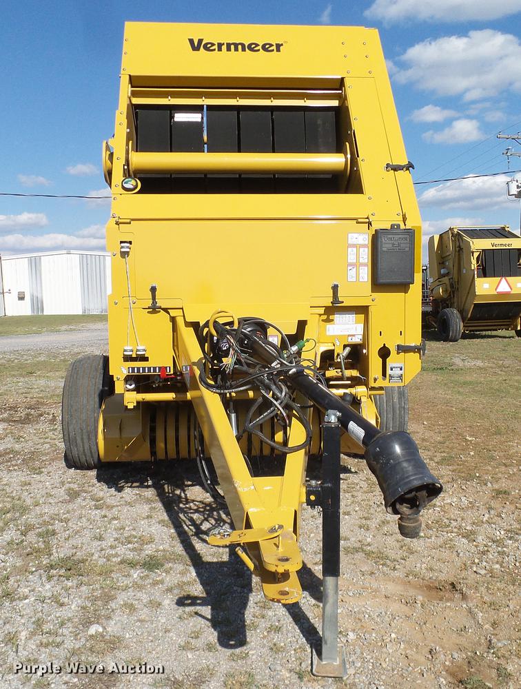 image for item DD1280 2015 Vermeer 6640 Rancher round baler