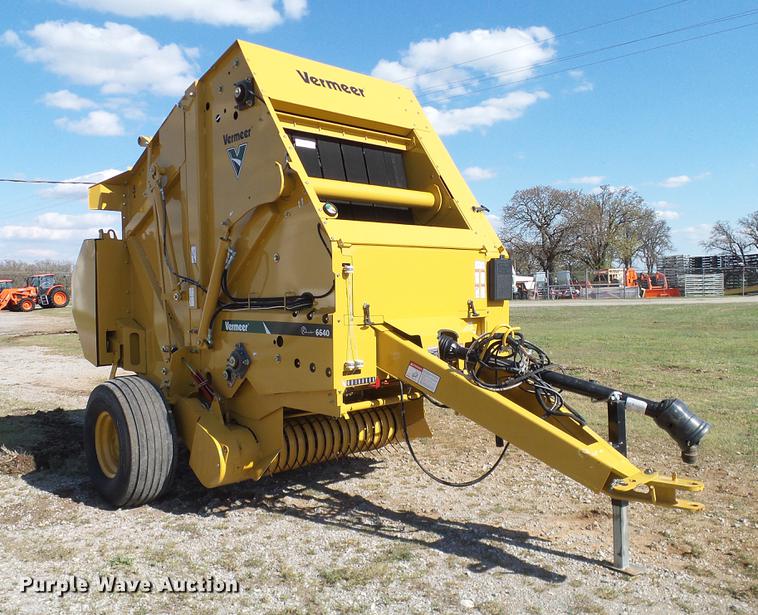 image for item DD1280 2015 Vermeer 6640 Rancher round baler