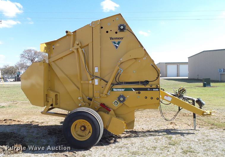 image for item DD1280 2015 Vermeer 6640 Rancher round baler