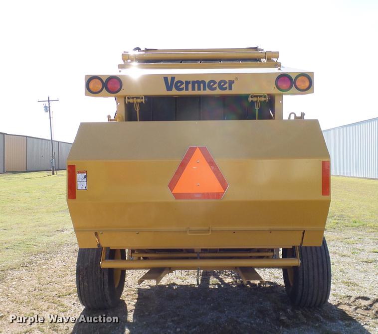 image for item DD1280 2015 Vermeer 6640 Rancher round baler