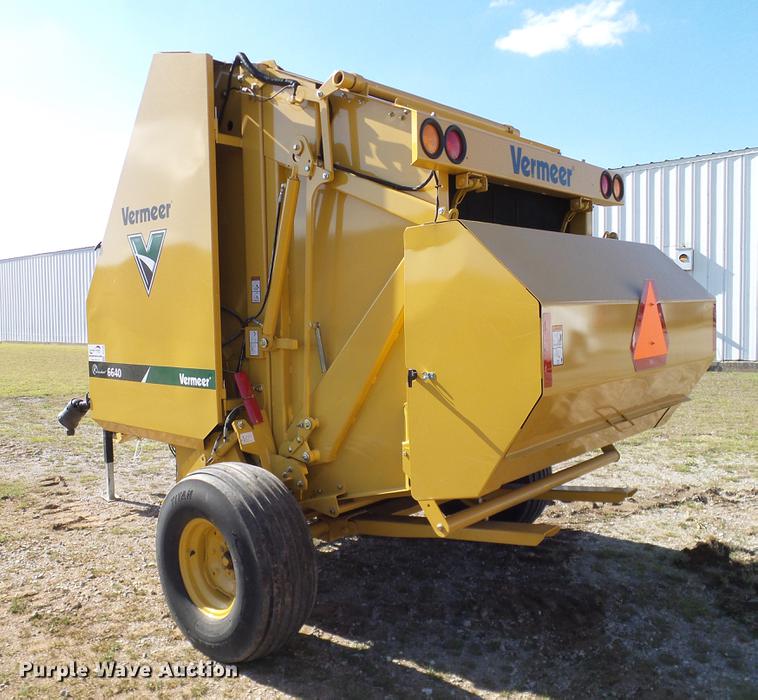 image for item DD1280 2015 Vermeer 6640 Rancher round baler