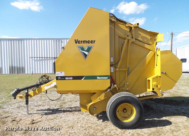 image for item DD1280 2015 Vermeer 6640 Rancher round baler