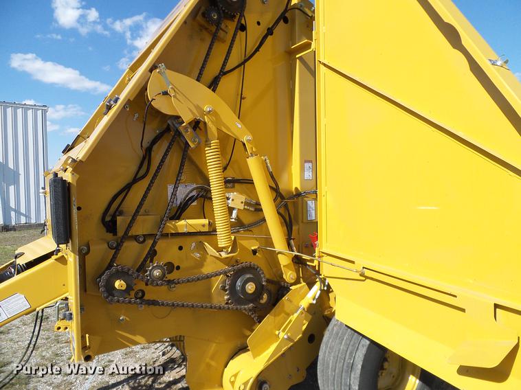 image for item DD1280 2015 Vermeer 6640 Rancher round baler