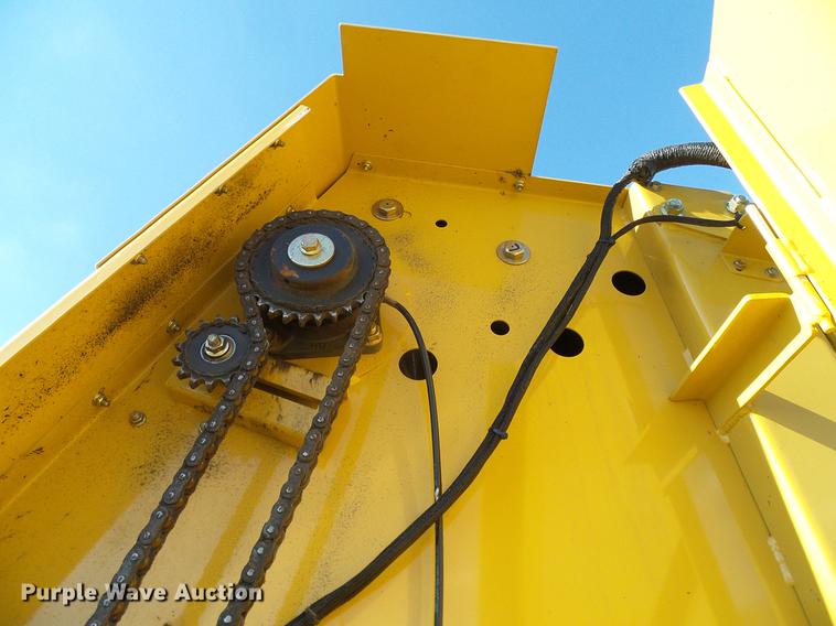 image for item DD1280 2015 Vermeer 6640 Rancher round baler