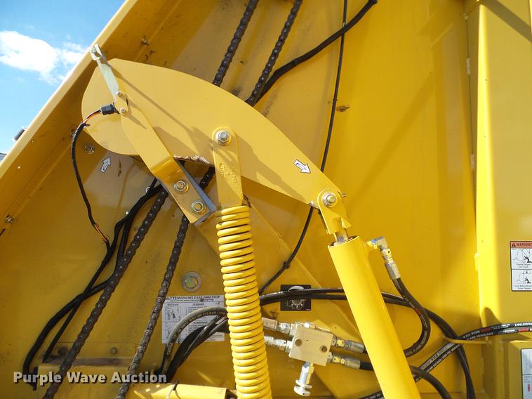 image for item DD1280 2015 Vermeer 6640 Rancher round baler