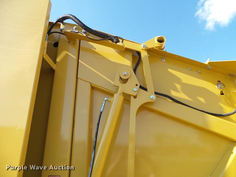 image for item DD1280 2015 Vermeer 6640 Rancher round baler