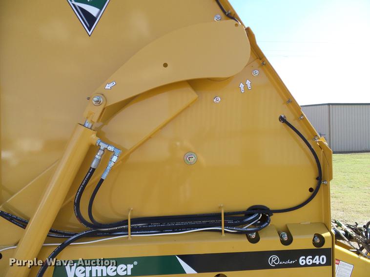image for item DD1280 2015 Vermeer 6640 Rancher round baler