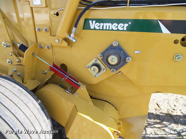 image for item DD1280 2015 Vermeer 6640 Rancher round baler