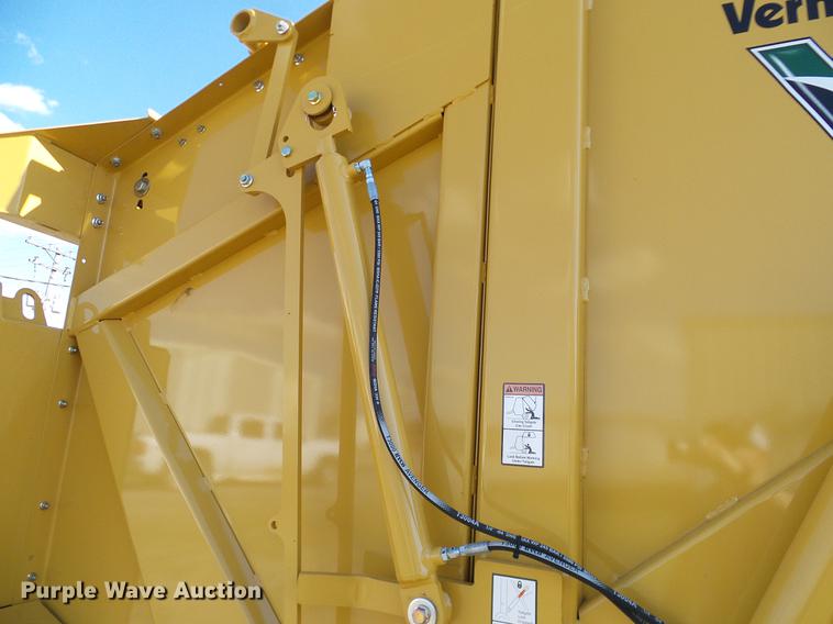 image for item DD1280 2015 Vermeer 6640 Rancher round baler