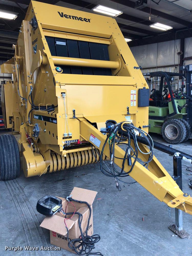 image for item DD1280 2015 Vermeer 6640 Rancher round baler
