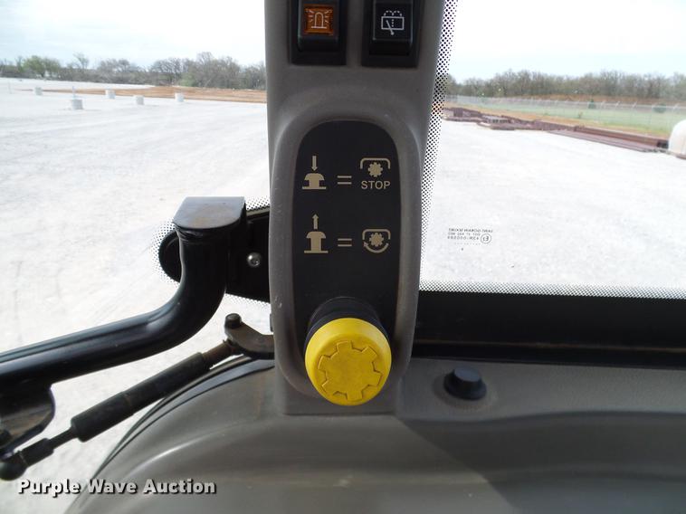 image for item DD1283 2008 Case IH Farmall 105U MFWD tractor