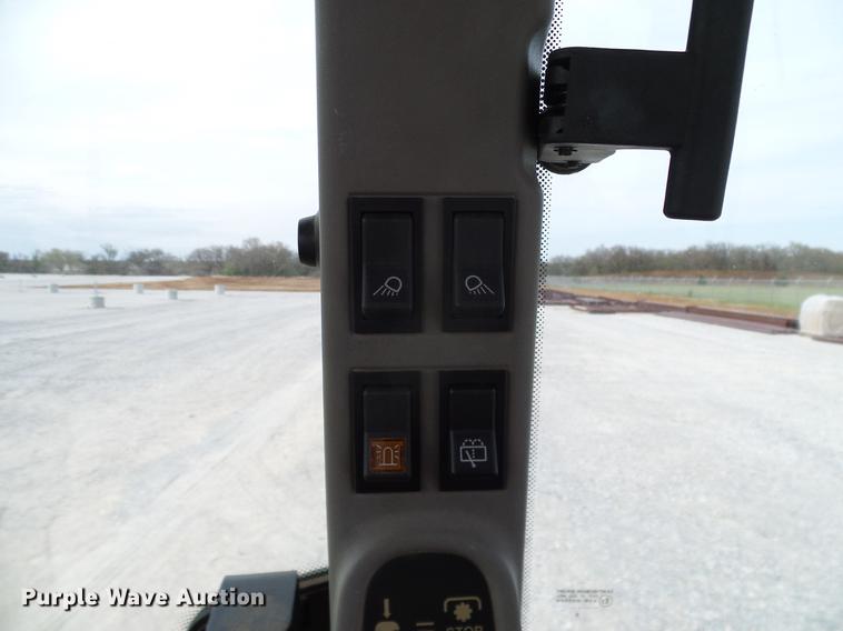 image for item DD1283 2008 Case IH Farmall 105U MFWD tractor