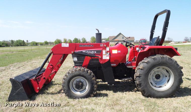 image for item DD1284 2011 Mahindra 5530 MFWD tractor