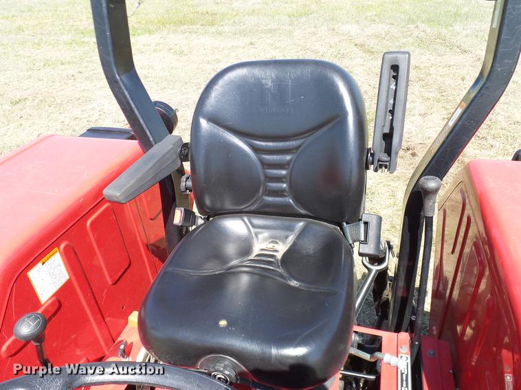 image for item DD1284 2011 Mahindra 5530 MFWD tractor