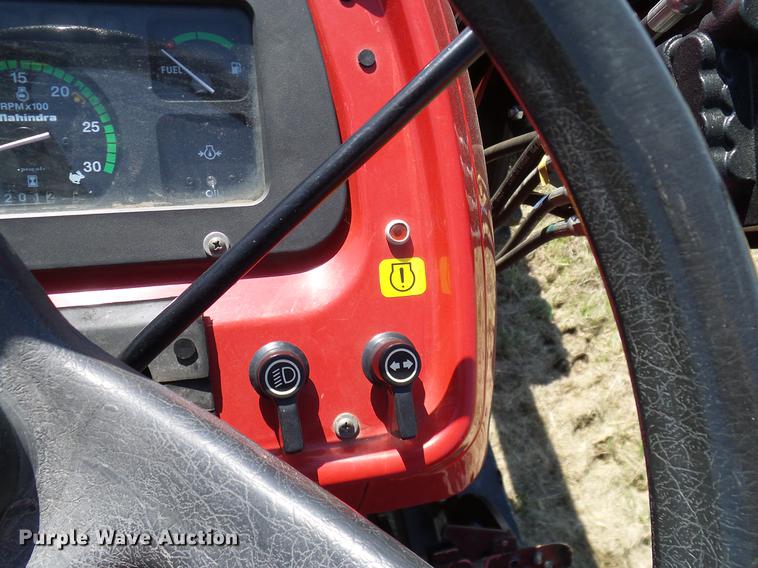 image for item DD1284 2011 Mahindra 5530 MFWD tractor
