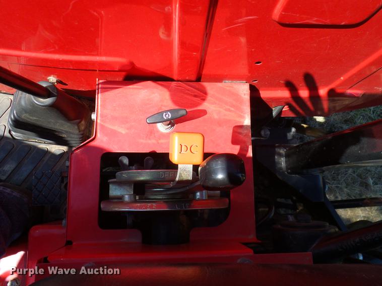 image for item DD1284 2011 Mahindra 5530 MFWD tractor