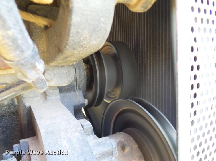 image for item DD1284 2011 Mahindra 5530 MFWD tractor