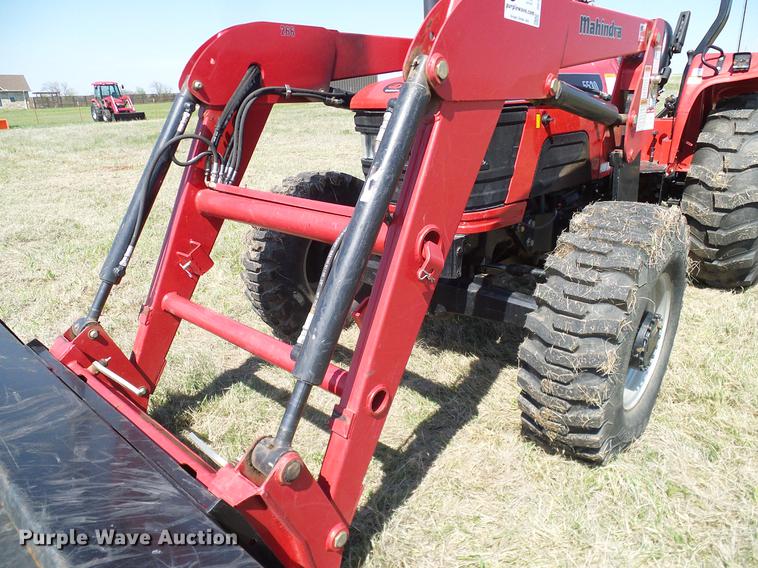 image for item DD1284 2011 Mahindra 5530 MFWD tractor
