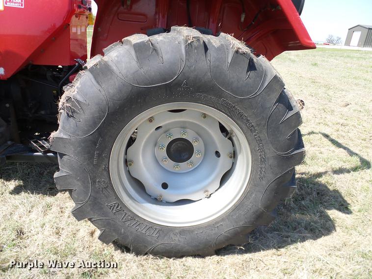 image for item DD1284 2011 Mahindra 5530 MFWD tractor