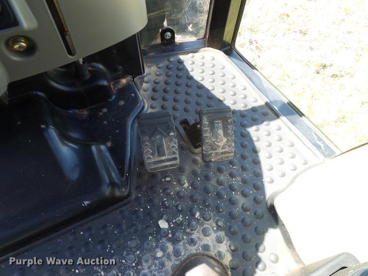 image for item DD1285 2012 Mahindra 5010HST MFWD tractor