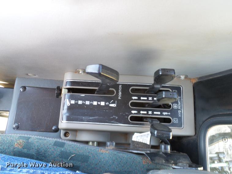 image for item DD1285 2012 Mahindra 5010HST MFWD tractor