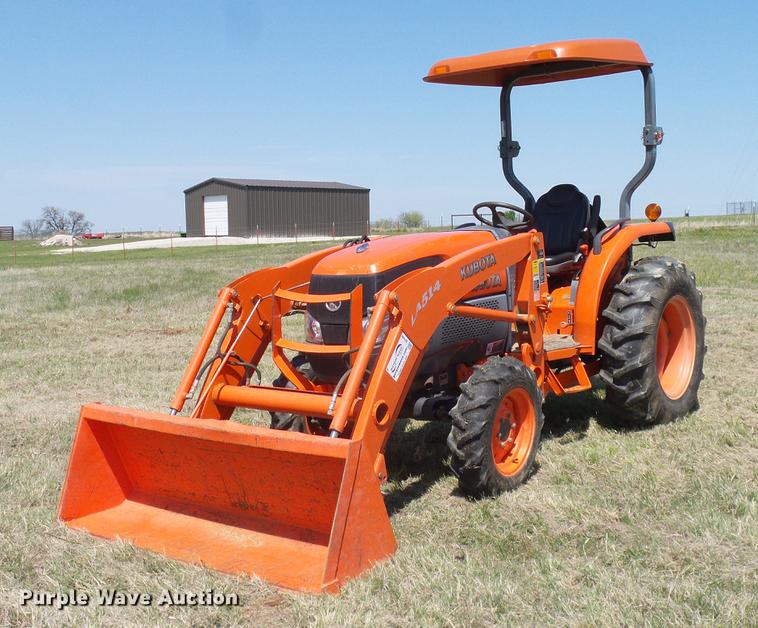 image for item DD1286 2007 Kubota L3240D MFWD tractor