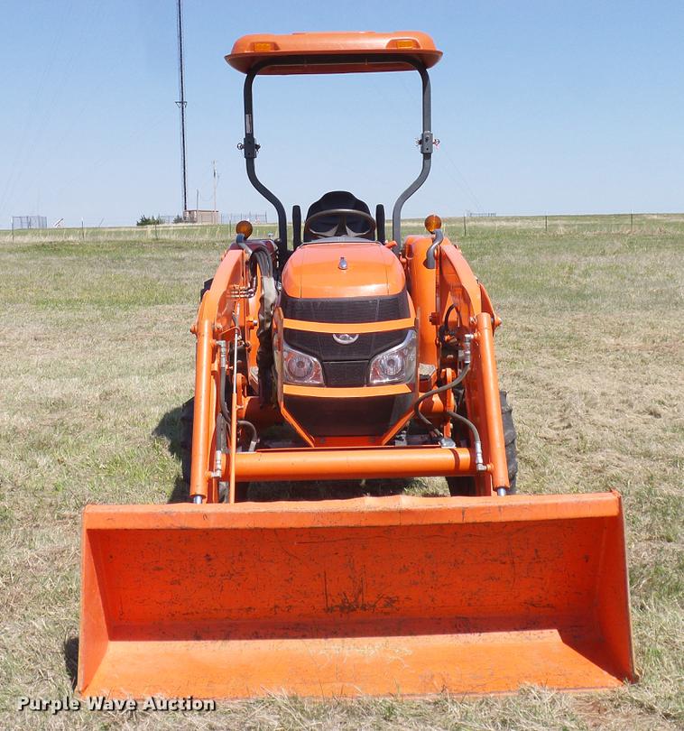 image for item DD1286 2007 Kubota L3240D MFWD tractor