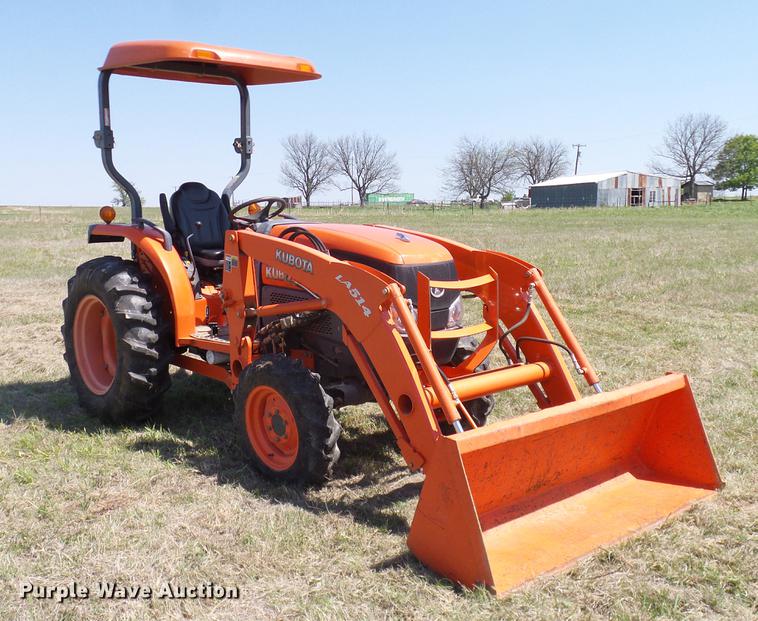 image for item DD1286 2007 Kubota L3240D MFWD tractor