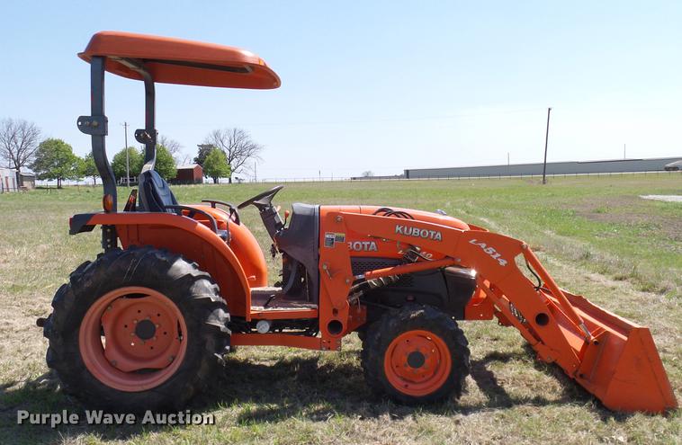 image for item DD1286 2007 Kubota L3240D MFWD tractor