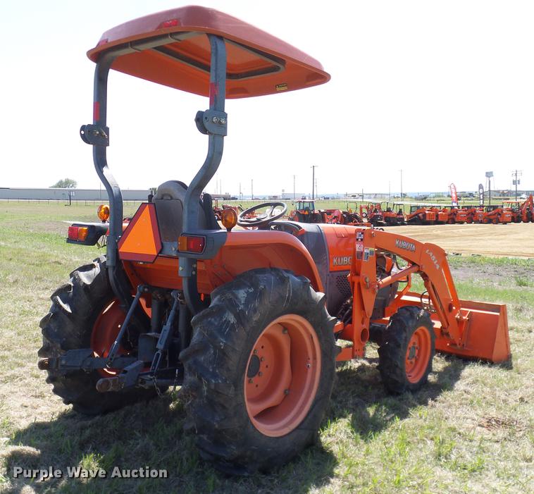 image for item DD1286 2007 Kubota L3240D MFWD tractor