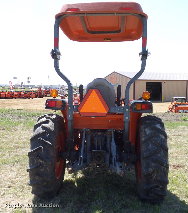 image for item DD1286 2007 Kubota L3240D MFWD tractor