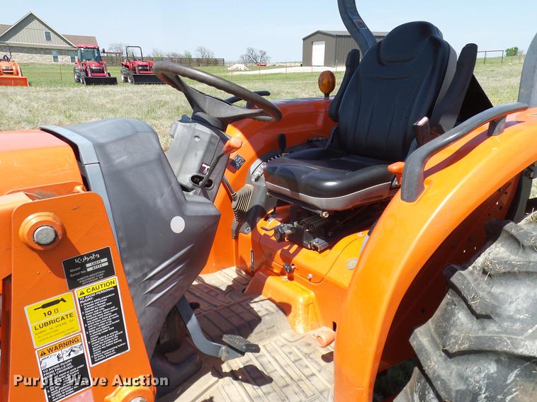 image for item DD1286 2007 Kubota L3240D MFWD tractor
